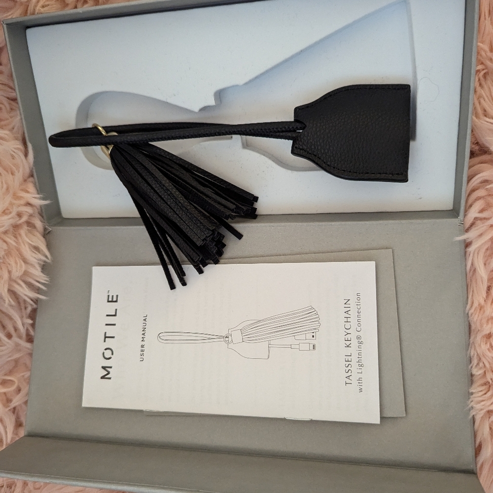 Motile tassel keychain with lightning speed connection for iPhones and iPads